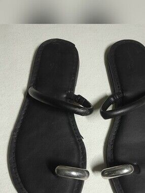 Universal Thread Black Leather Slide with Toe-Ring Detail